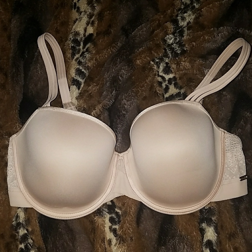 Nude Chantelle 32DDD/32F Bra